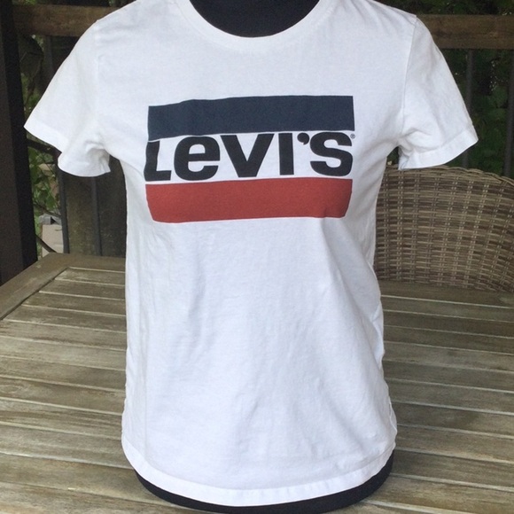 Levi’s tee size  S - Picture 1 of 5